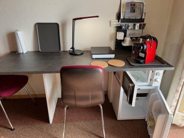 Ruhige Zimmer Im Gruenen Und Studio Im Naherholungsgebiet Sigigen Bilik gambar